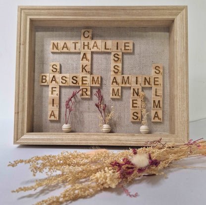 Cadre scrabble personnalisé en bois - fleurs séchées - à poser ou suspendre 23x28cm - Mon Objet Personnalisé