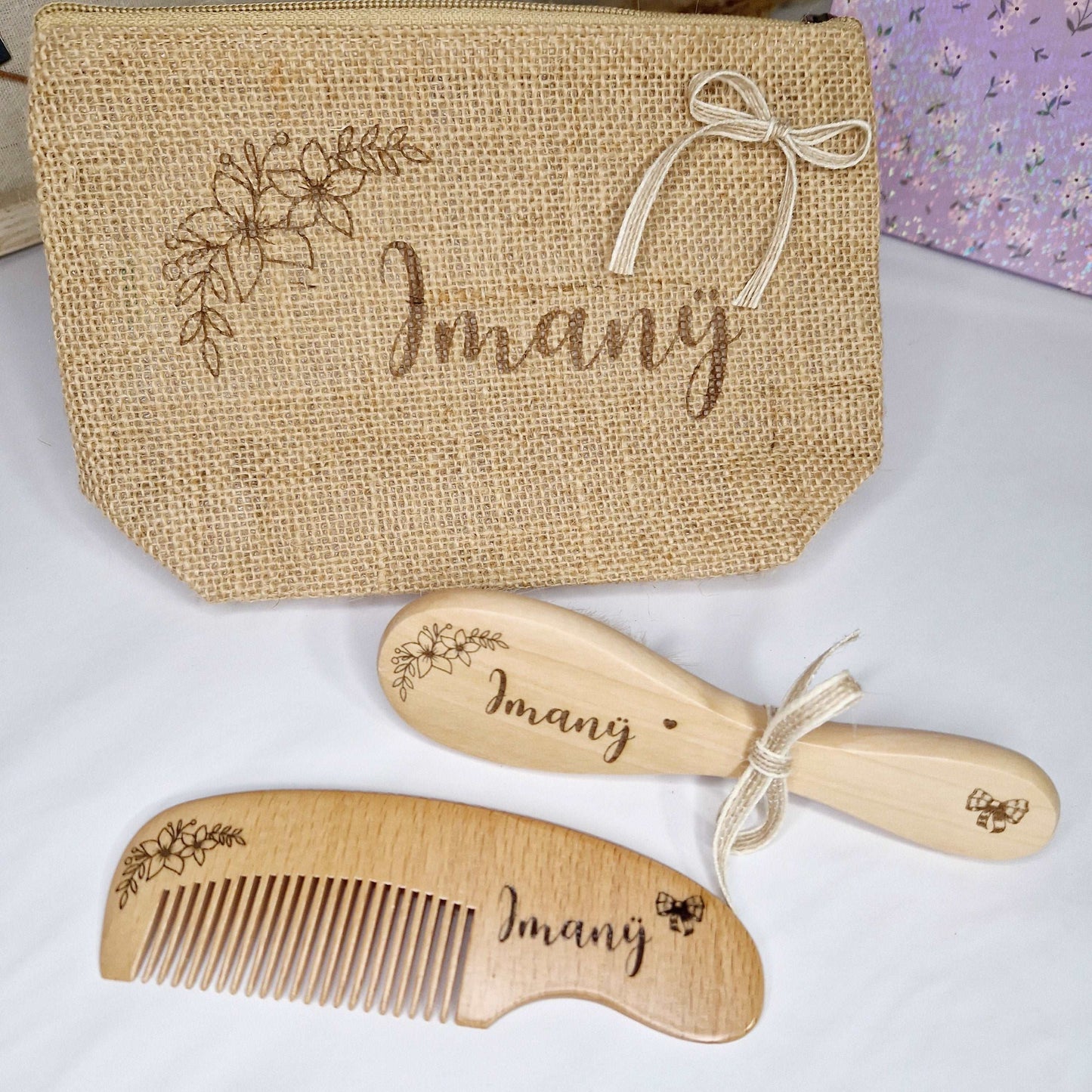 Cadeau de naissance personnalisé : trousse de toilette, brosse douce et peigne en bois - Mon Objet Personnalisé