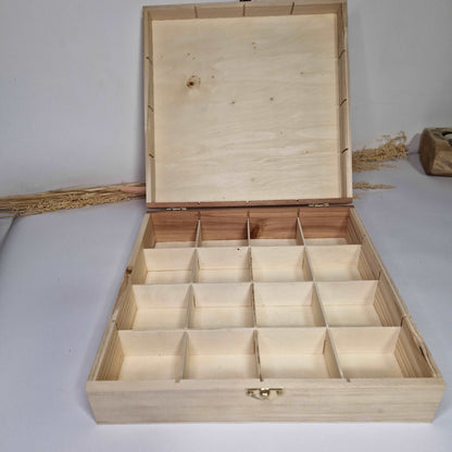 Coffret cadeau 25x25cm en bois avec gravure personnalisée - Mon Objet Personnalisé