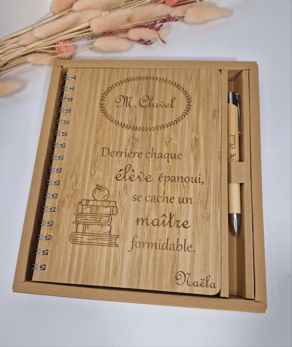 Carnet avec couverture en bois de bambou et stylo personnalisés