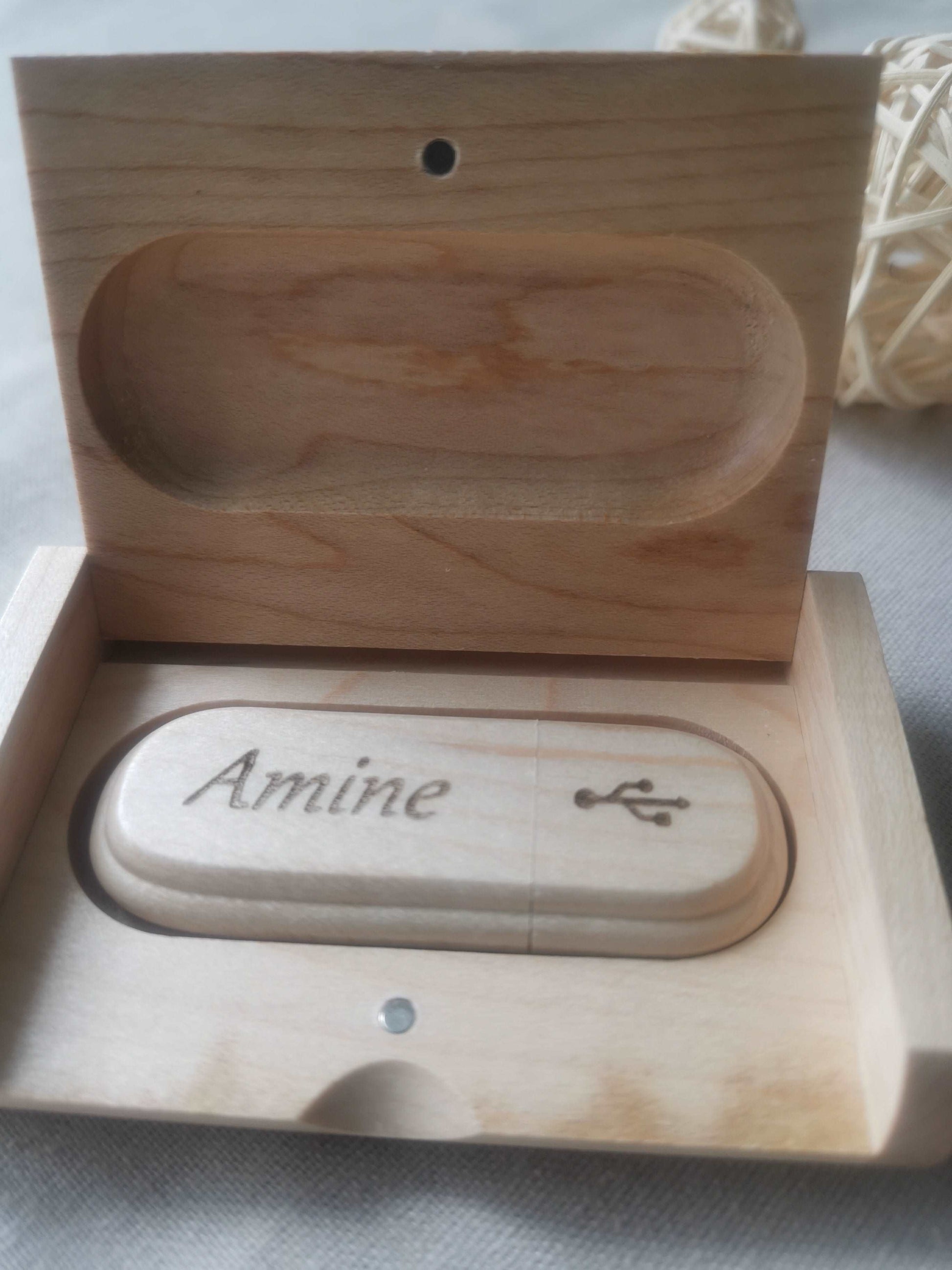 Coffret Clé USB 32 GO dans son coffet en bois personnalisé - Mon Objet Personnalisé