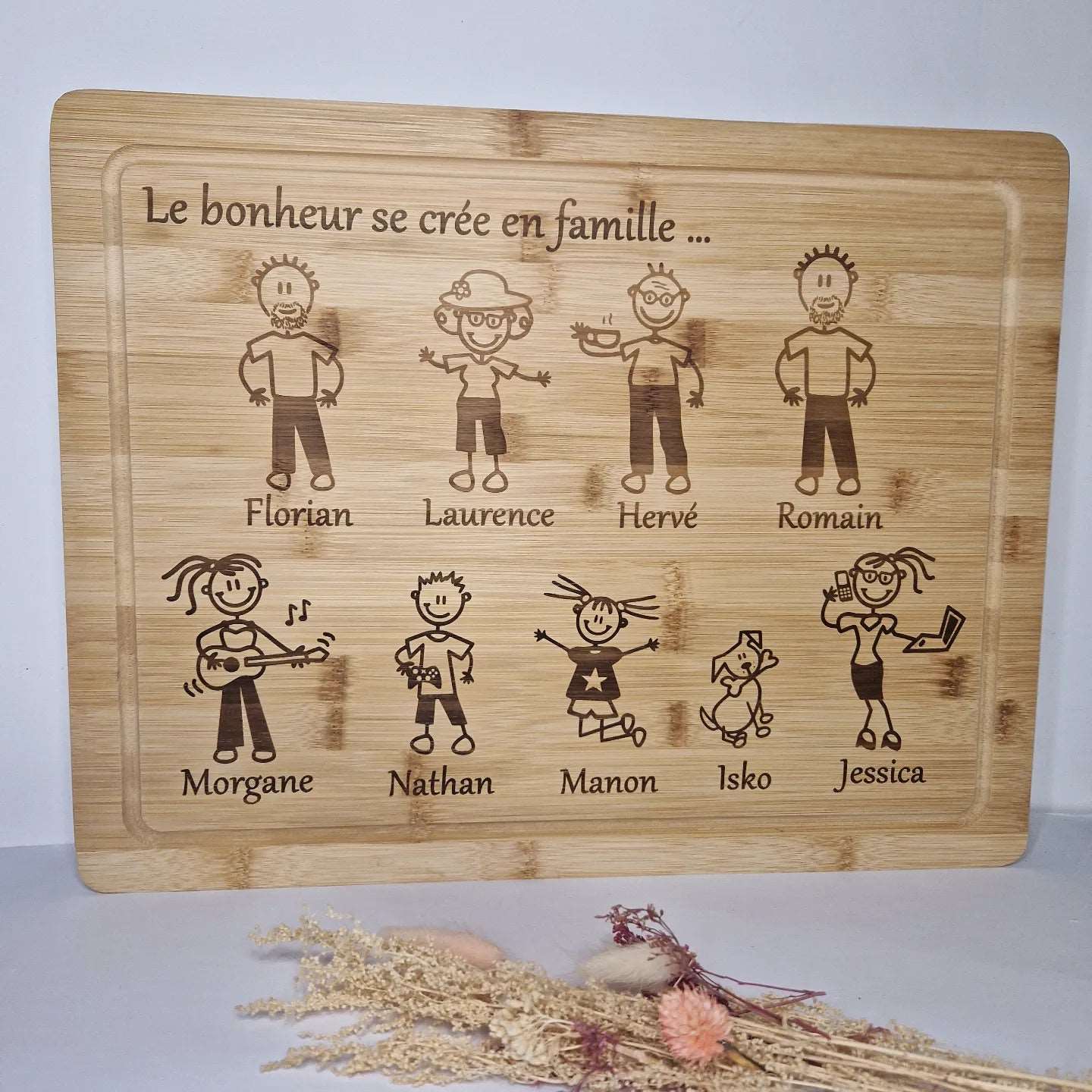 Planche à decouper avec rebord personnalisée personnages famille gravés 