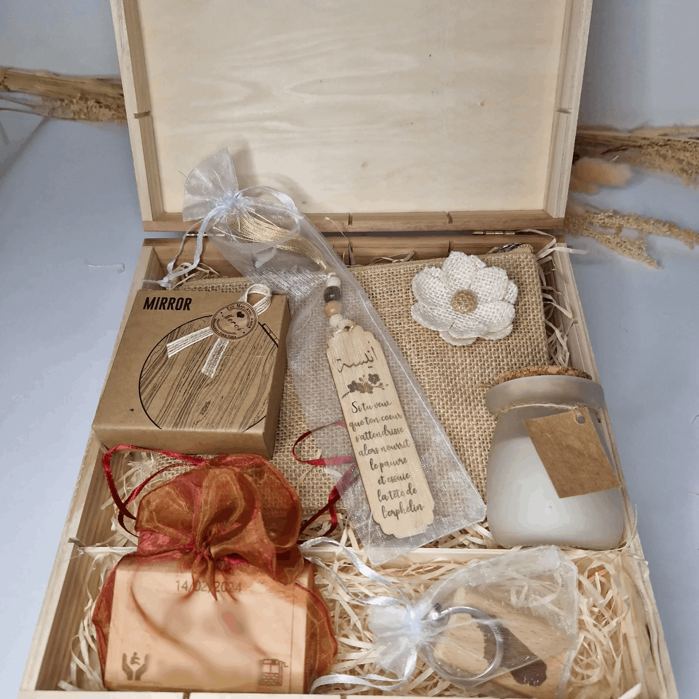 Coffret cadeau 25x25cm en bois avec gravure personnalisée - Mon Objet Personnalisé