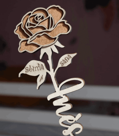 fleur en bois rose cadeau personnalise prenom ines maitresse maman objet personnalisable