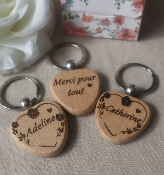 Porte clé en bois personnalisé en forme de coeur - Mon Objet Personnalisé