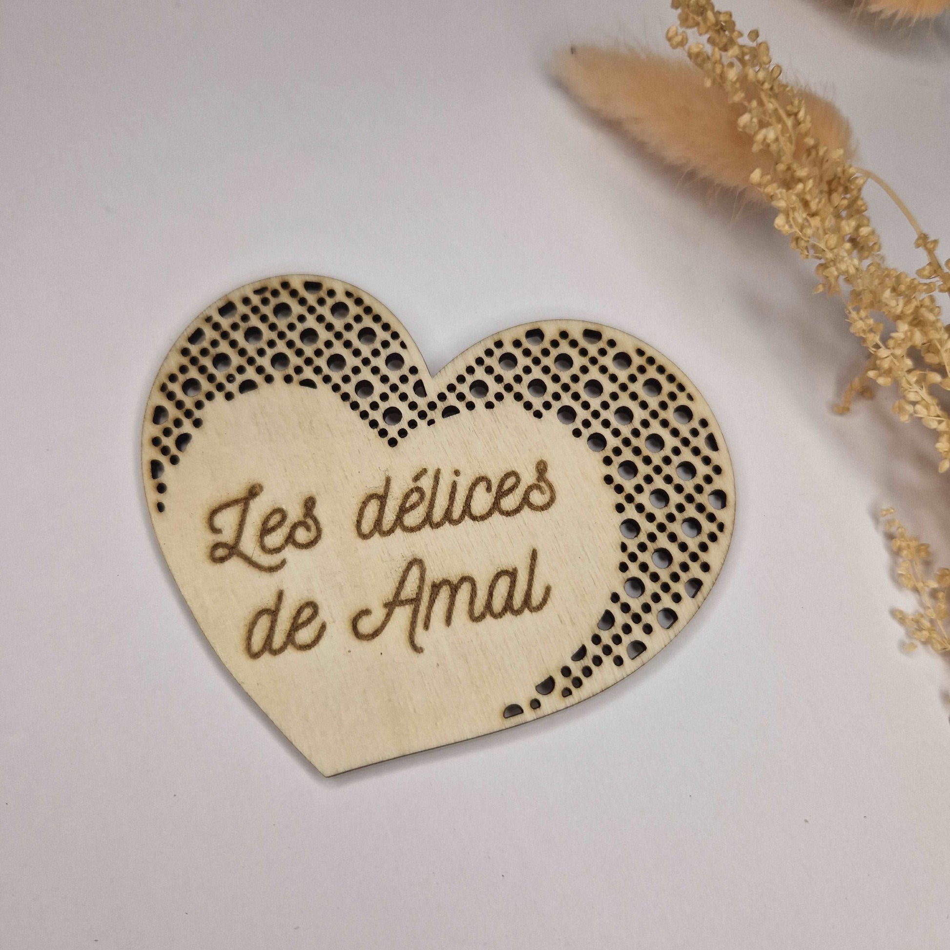 magnet cœur en bois personnalise aimant frigo cadeau invite mariage baptême carte naissance objet publicitaire