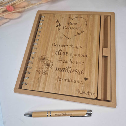 Carnet avec couverture en bois de bambou et stylo personnalisés