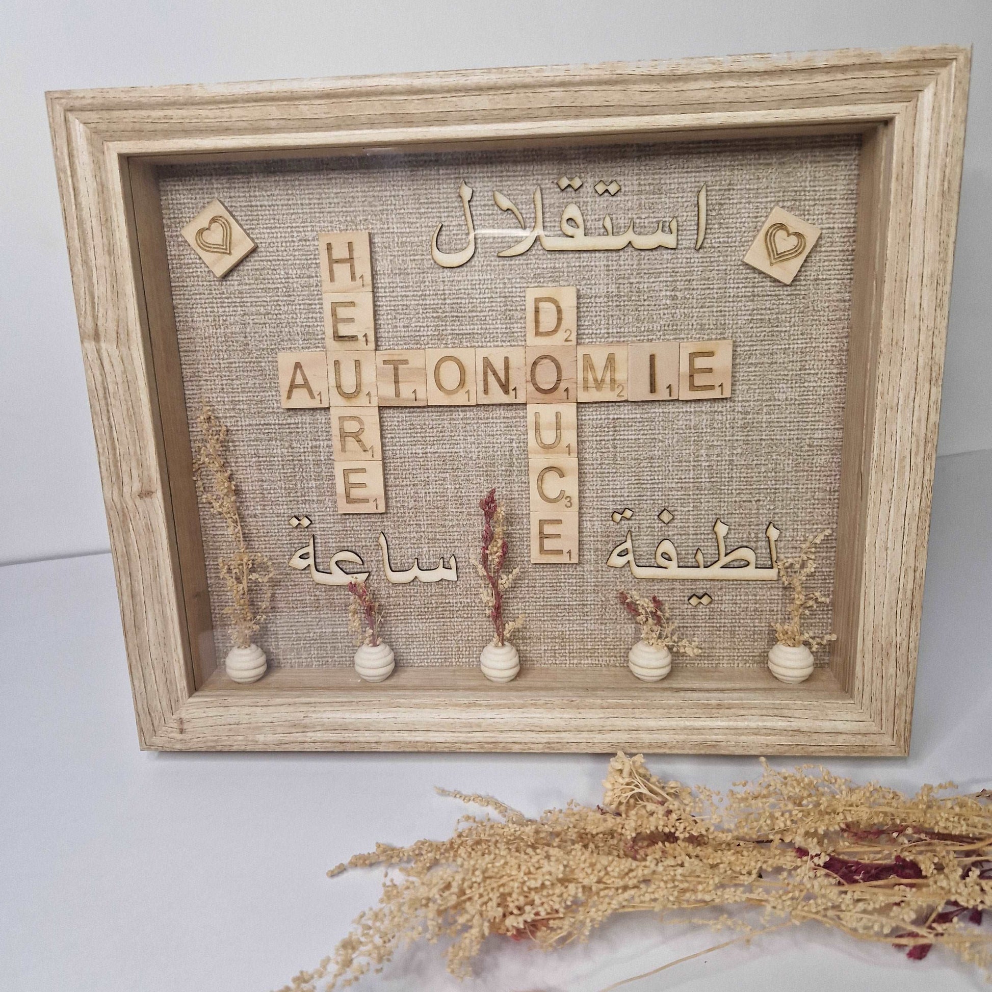 Cadre scrabble personnalisé en bois - fleurs séchées - à poser ou suspendre 23x28cm - Mon Objet Personnalisé