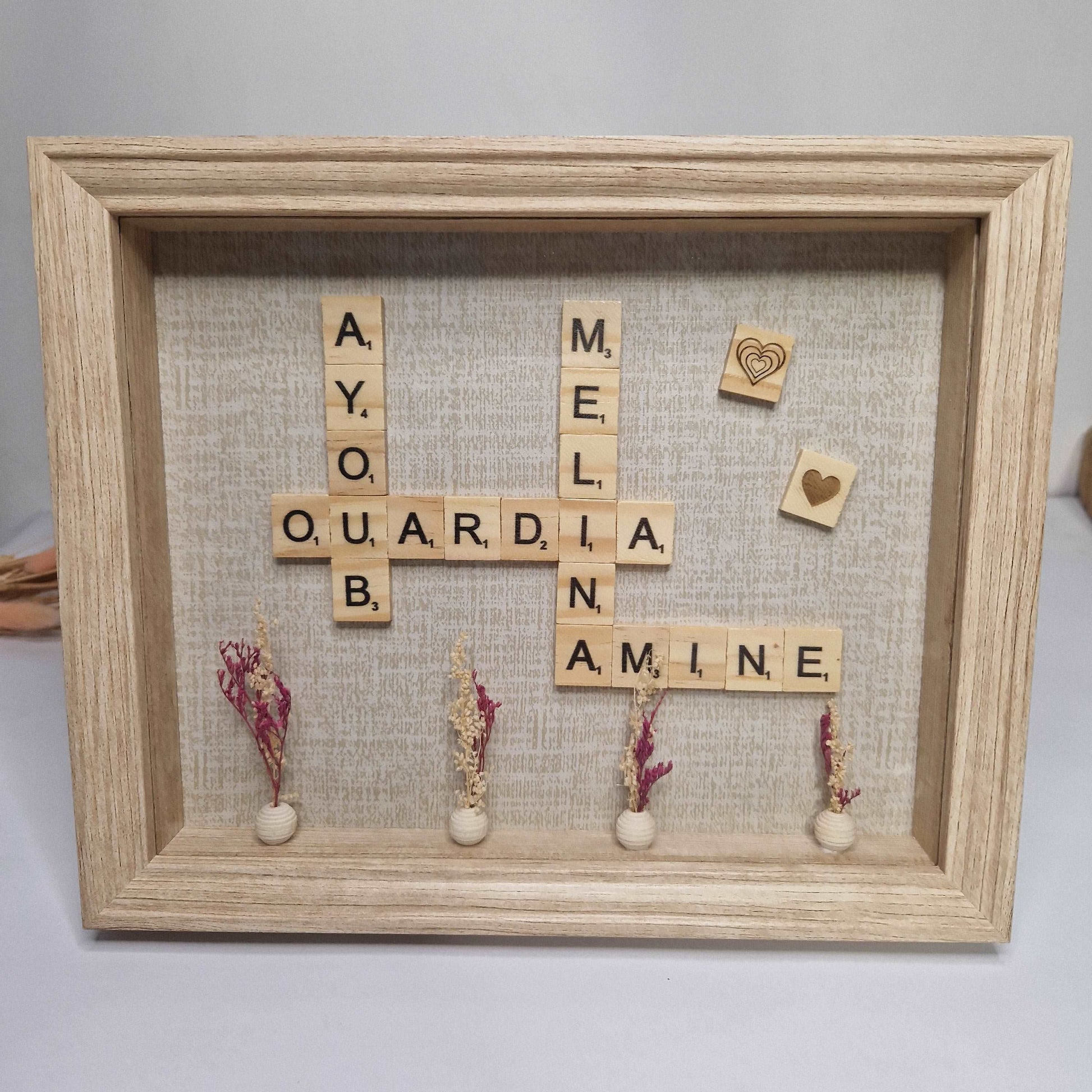 Cadre scrabble personnalisé en bois - fleurs séchées - à poser ou suspendre 23x28cm - Mon Objet Personnalisé