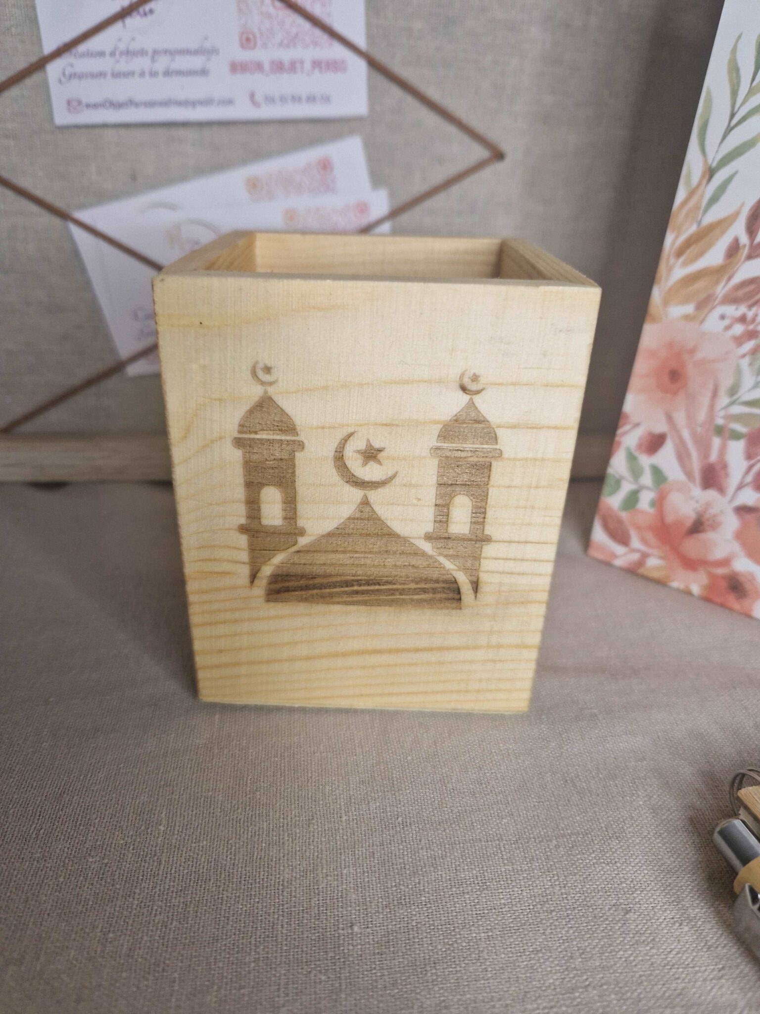 pot à crayon cadeaux personnalise grave arabe cadeau enfant musulman mou3alima bois mon objet perso