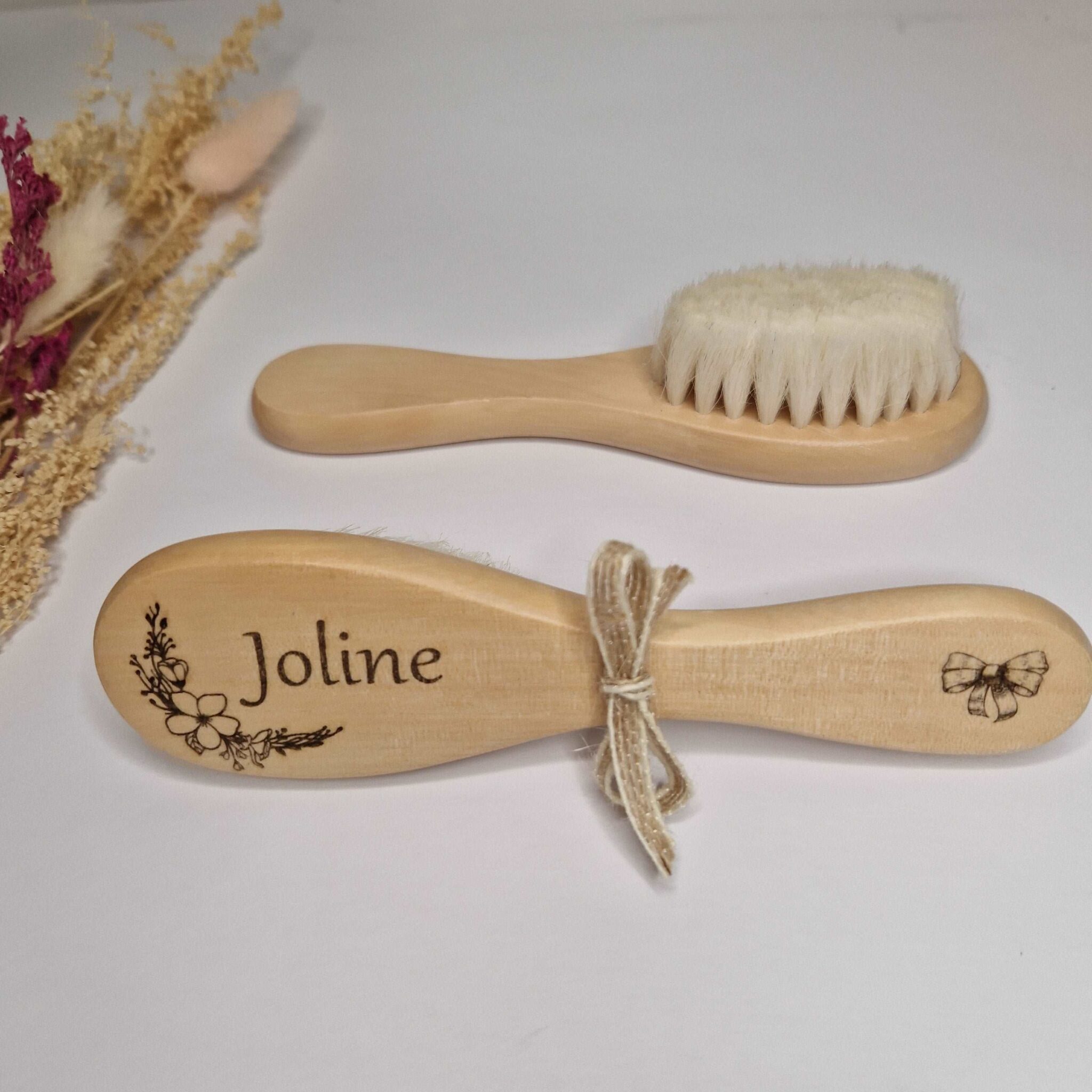 brosse en bois bebe gravé cadeau de naissance personnalise mon objet perso