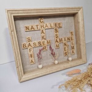 Cadre scrabble personnalisé en bois avec fleurs séchées