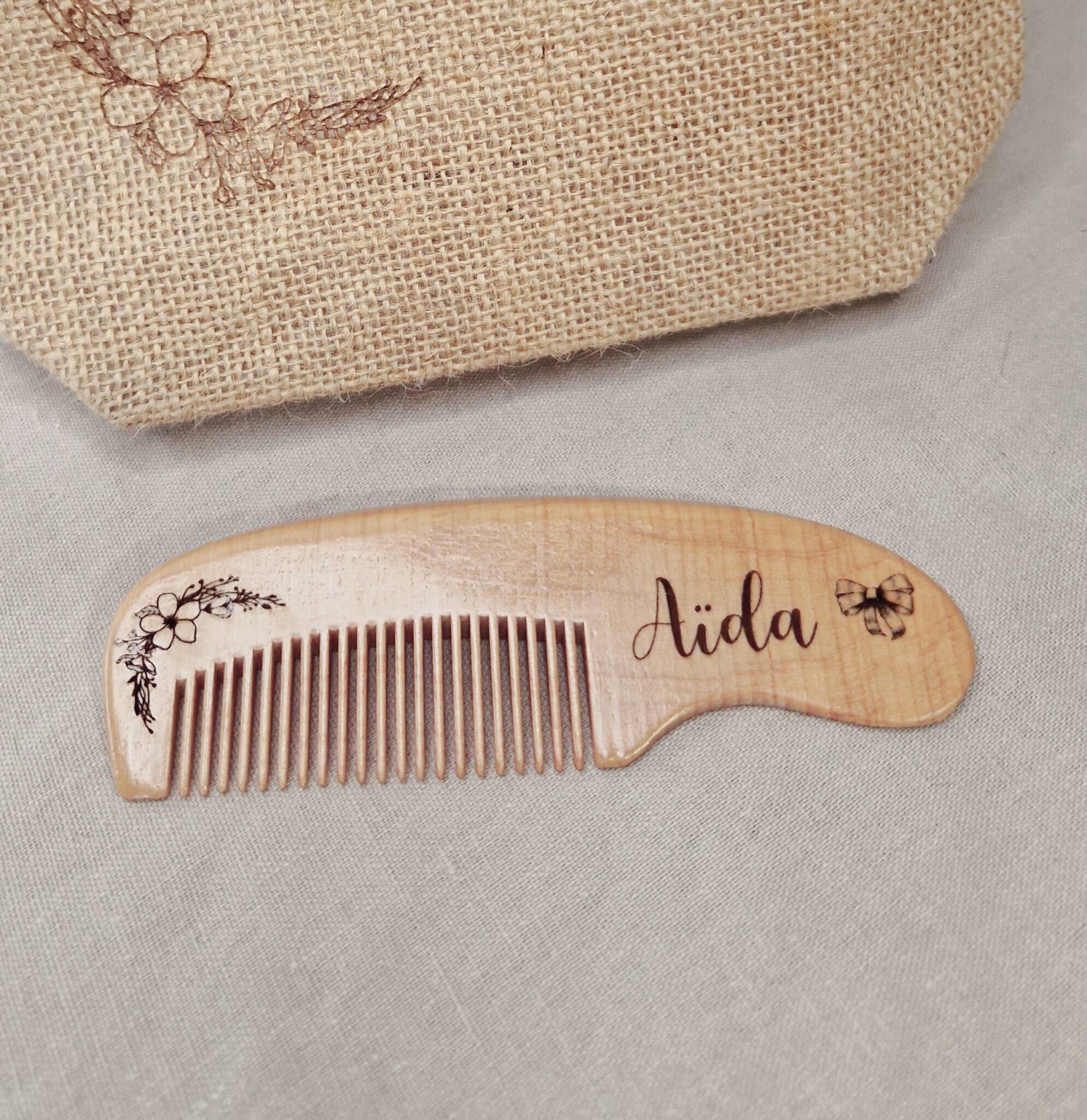 petit peigne et bois bebe gravé cadeau de naissance personnalise