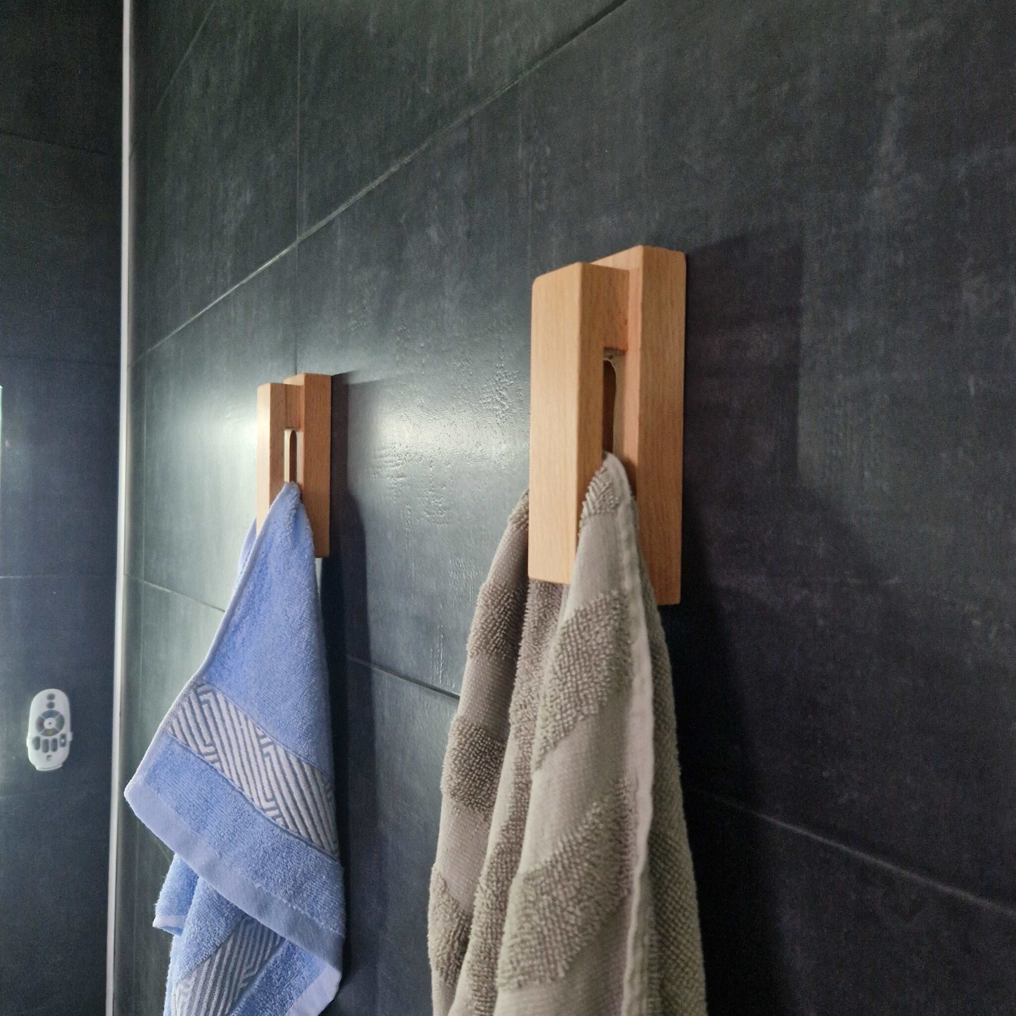 porte serviette mural en bois massif moderne personnalisable prénom mon objet perso