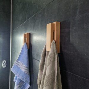 porte serviette mural en bois massif moderne personnalisable prénom mon objet perso