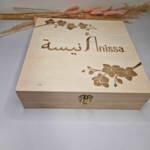 Coffret cadeau 25x25cm en bois avec gravure personnalisée