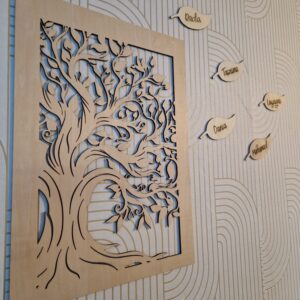 Décoration murale : arbre en bois découpé et personnalisable