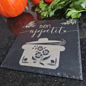dessous de plat en ardoise prenom grave carre personnalise mon objet perso