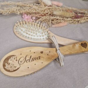 Brosse à cheveux femme en bois personnalisable prénom gravé