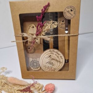 Coffret personnalisé 2 stylos à bille, 1 marque page et 1 disque en bois gravés