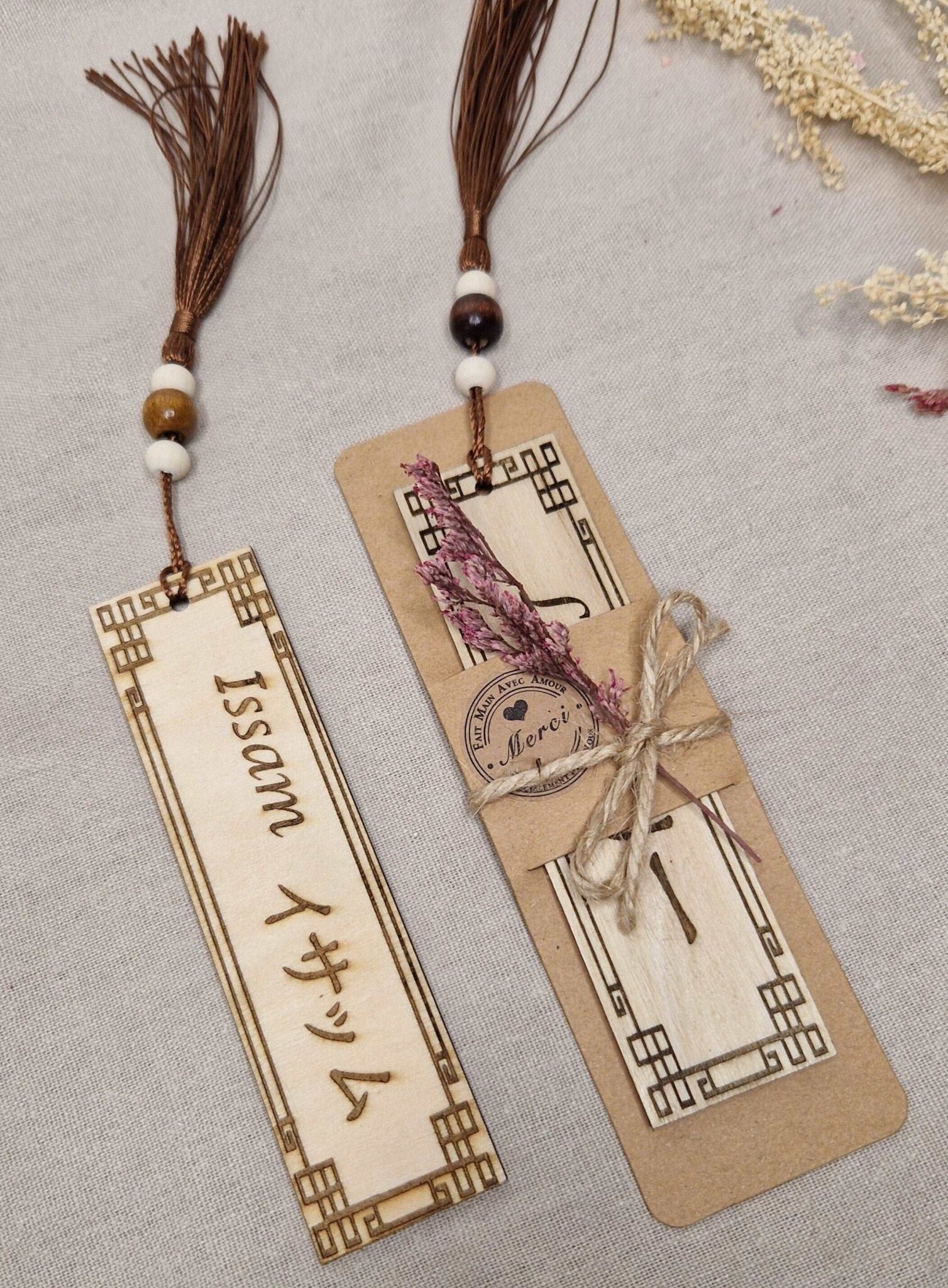 marque page en bois grave prenom en japonais grave cadeau lecteur mangas japonais mon objet perso