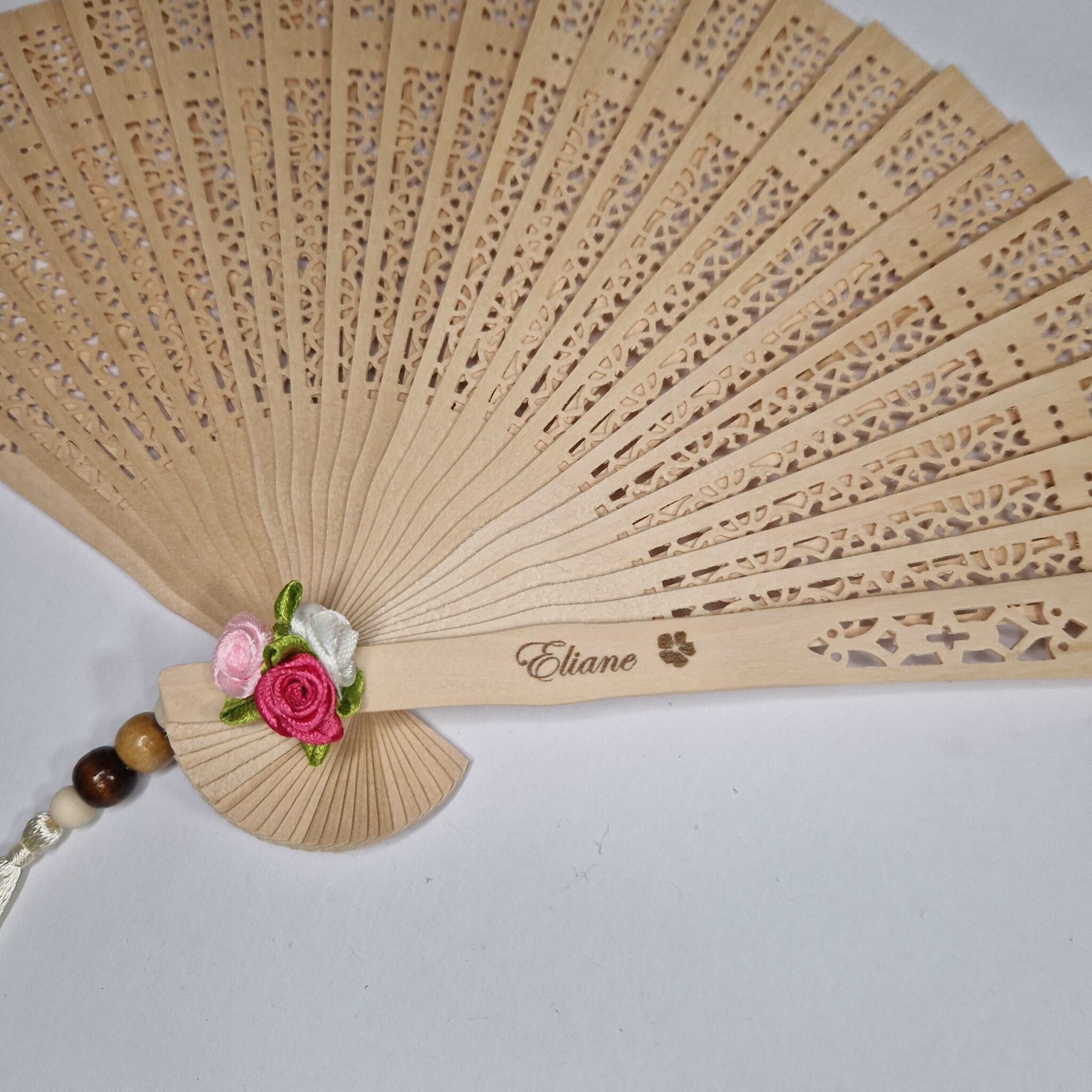 eventail cadeau femme personnalise en bois grave mon objet perso