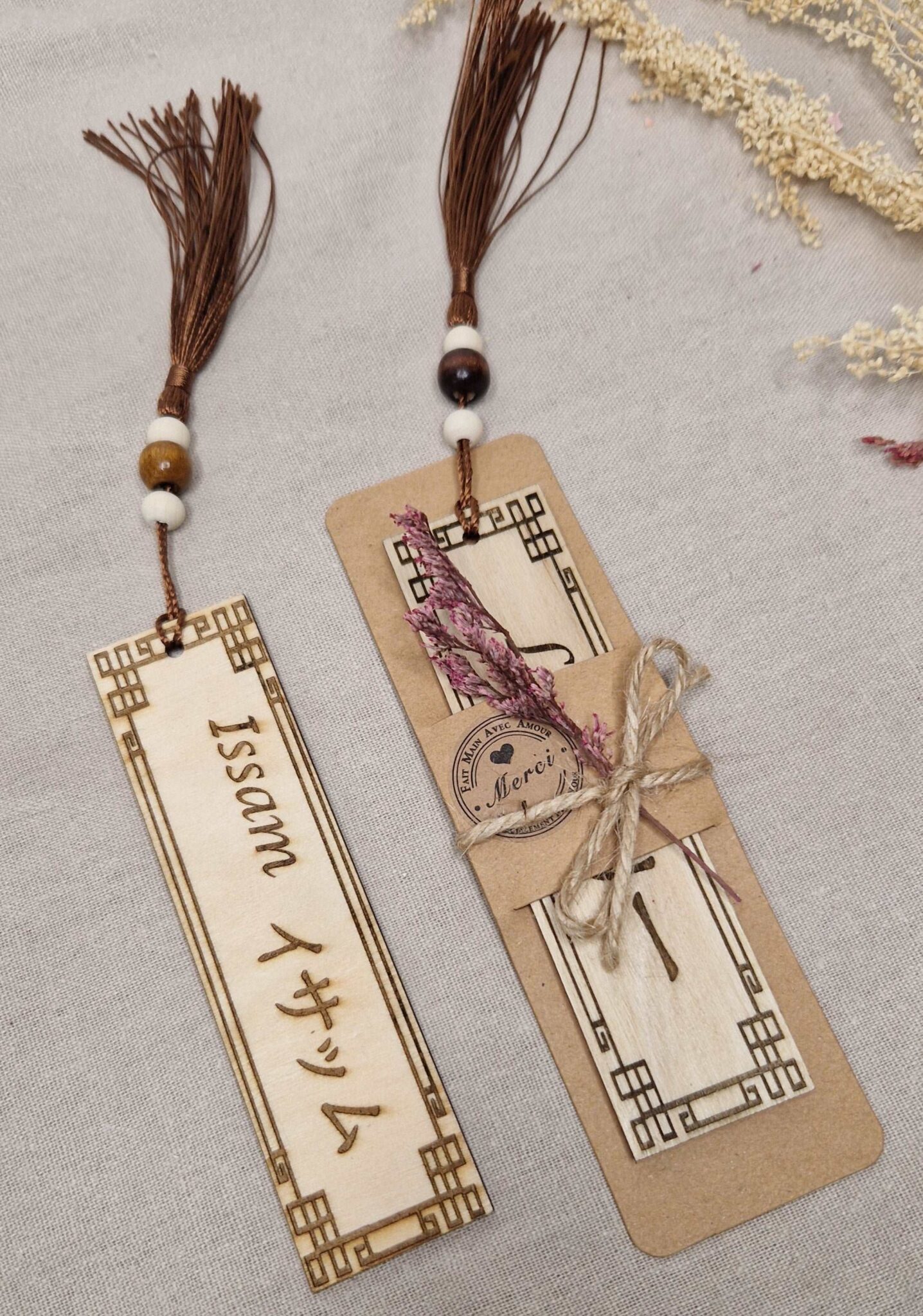 marque page en bois grave prenom en japonais grave cadeau lecteur mangas japonais mon objet perso