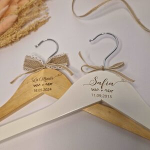 Cintre en bois personnalisé