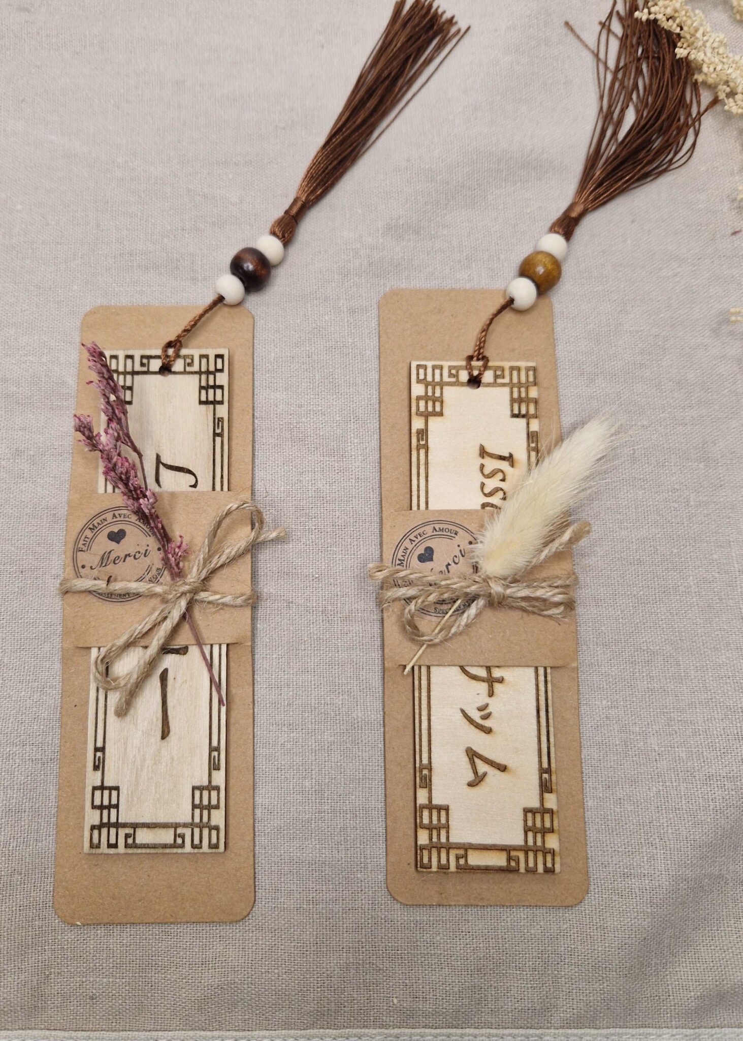 marque page en bois grave prenom en japonais grave cadeau lecteur mangas japonais mon objet perso
