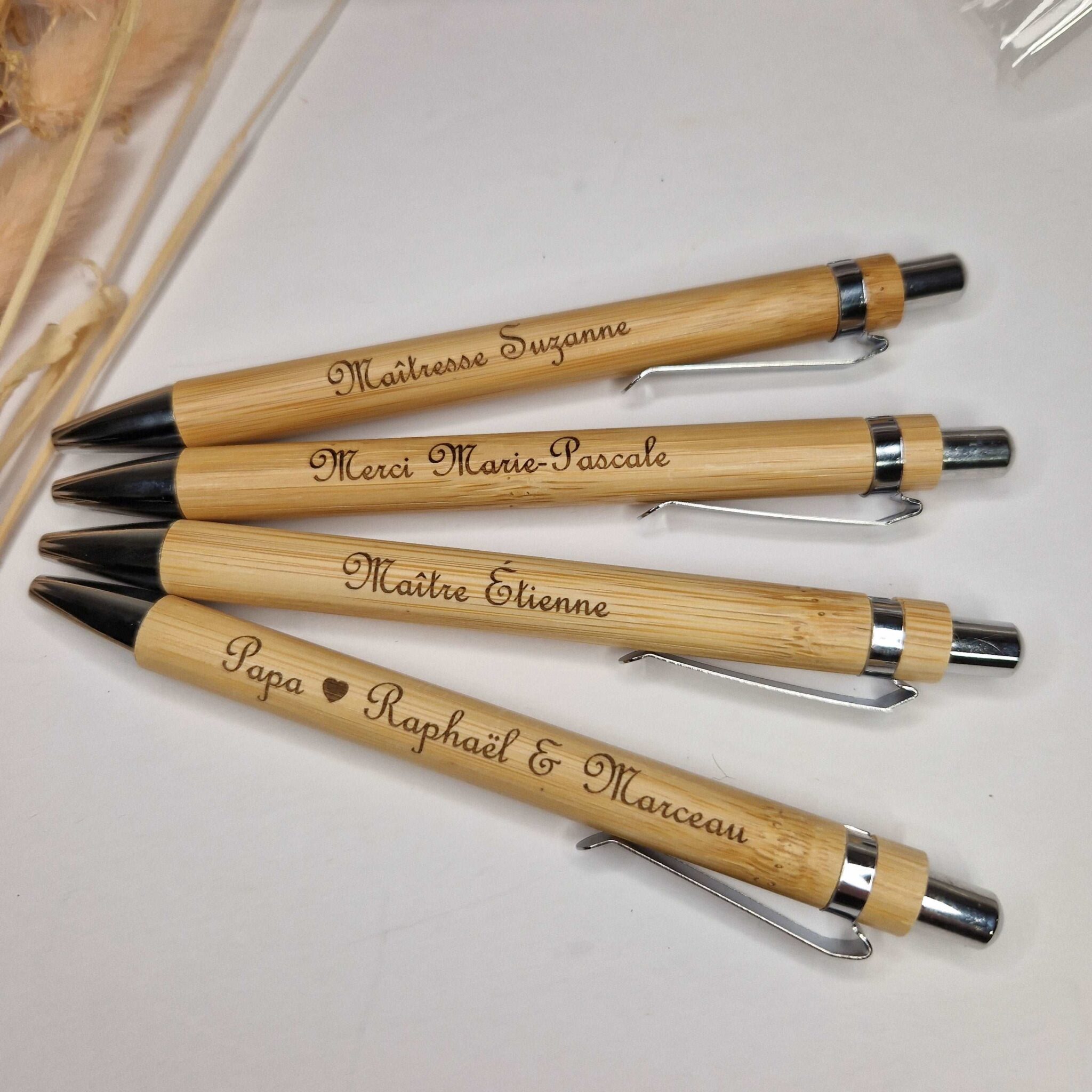 stylo en bois grave personnalisable idee cadeau remerciement maitre maitresse papa invites goodies mon objet perso