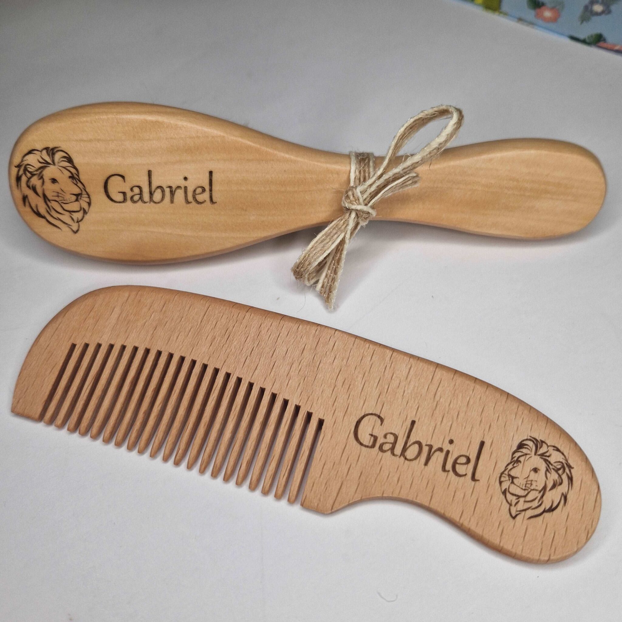 petit peigne et brosse en bois bebe gravé cadeau de naissance personnalise mon objet perso