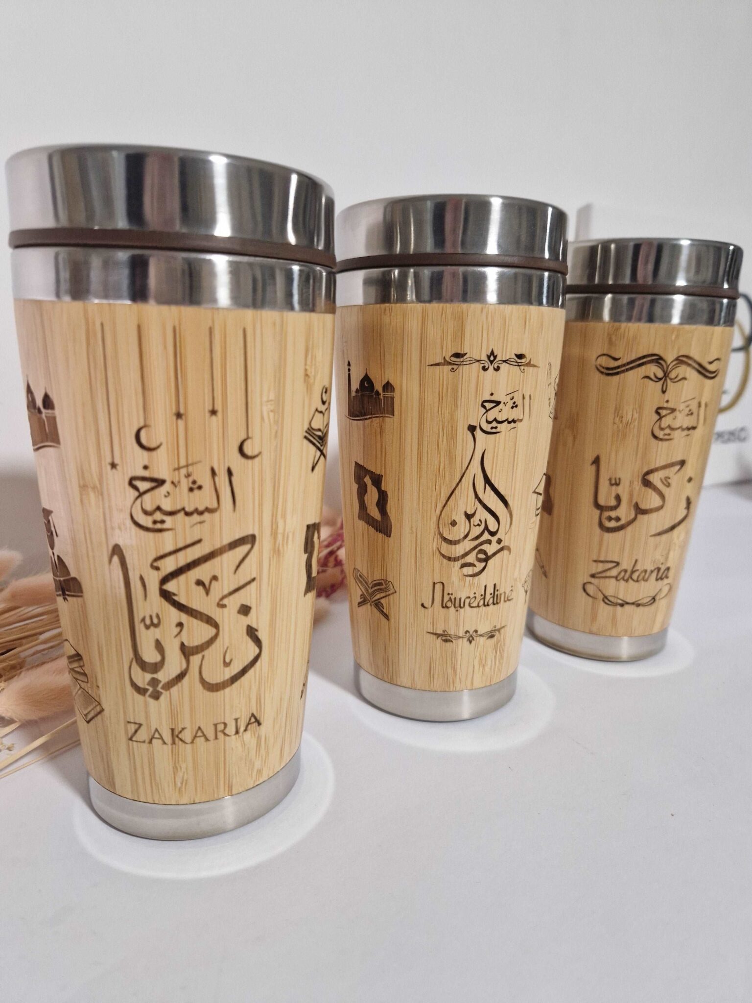 mug en bois personnalise grave prénom en calligraphie arabe prenom musulman cadeau aid mou3lim moualima maite maitresse mon objet perso