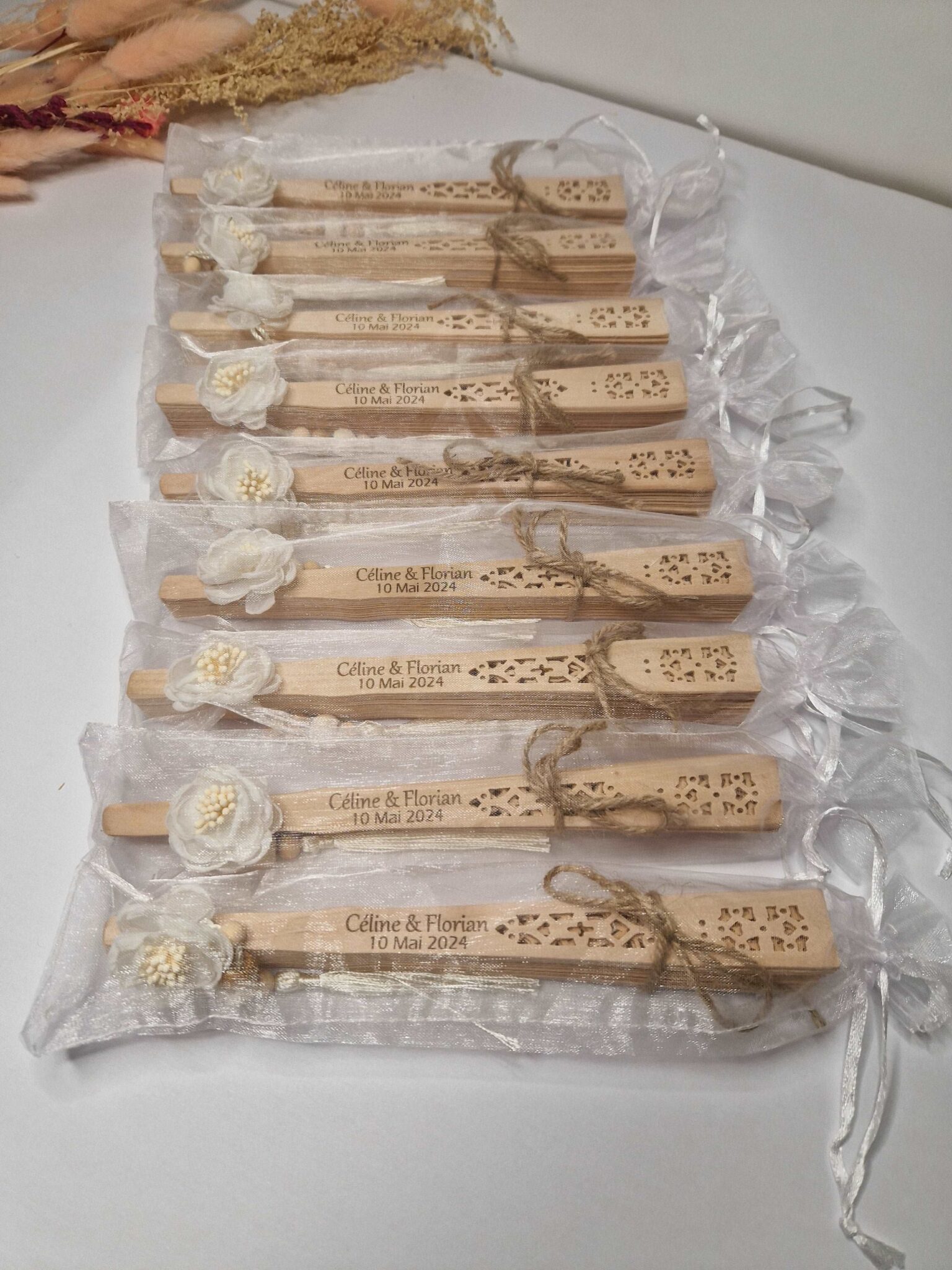 eventail cadeau femme personnalise en bois grave mon objet perso