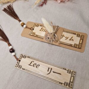 marque page en bois grave prenom en japonais grave cadeau lecteur mangas japonais mon objet perso