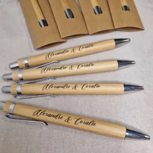 stylo en bois grave personnalise cadeau témoins mariage idee cadeau invites remerciement mon objet perso