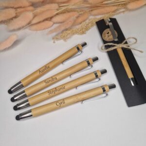 stylo en bois grave personnalisable idee cadeau papa maman maitresse cadeau invites goodies mon objet perso