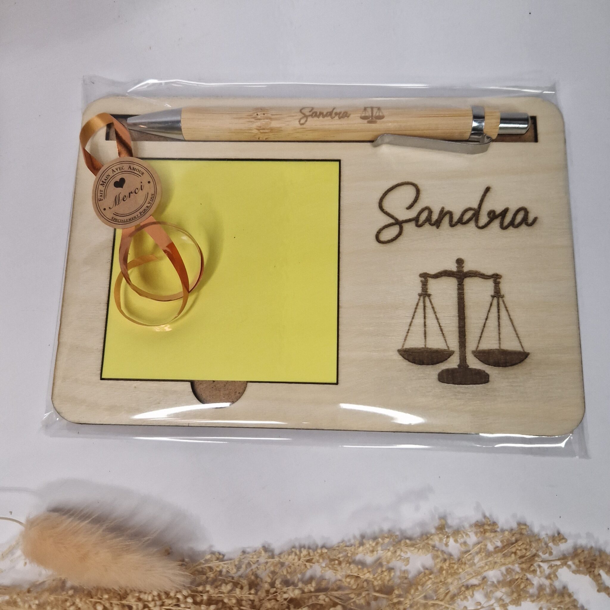 support post il stylo bois personnalise cadeau maitresse cadeau maman papa decoration bureau mon objet perso