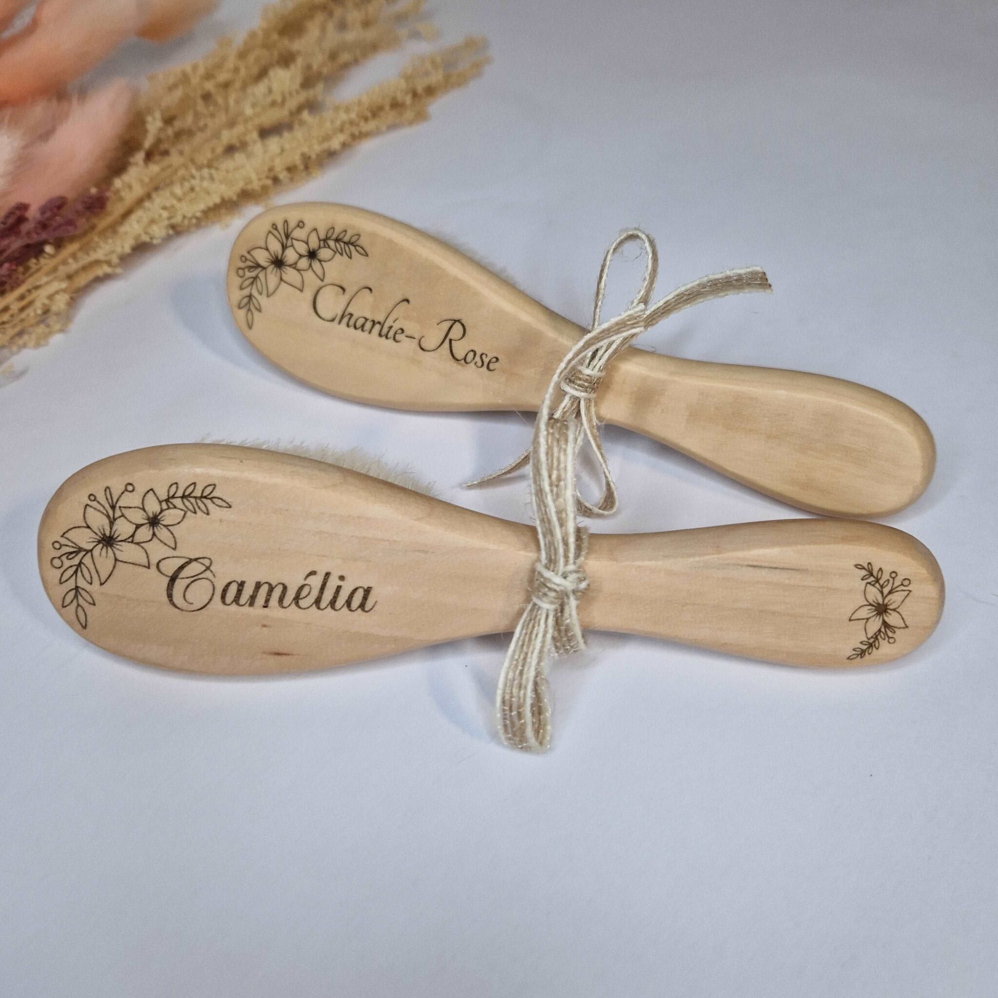 brosse en bois bebe gravé cadeau de naissance personnalise mon objet perso