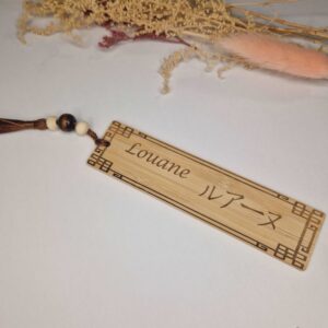 marque page en bois grave prenom en japonais grave cadeau lecteur mangas japonais mon objet perso